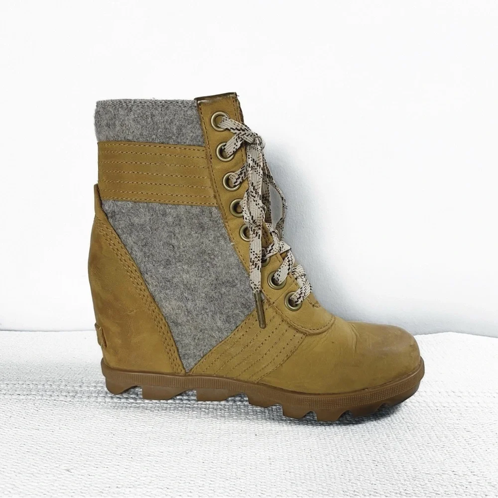 SOREL Lexie Wedge Weather Boots in Camel Brown Womens size 6